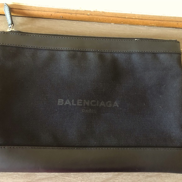 Balenciaga Size Large Solid black travel everyday muti use unisex full zip - Picture 3 of 5